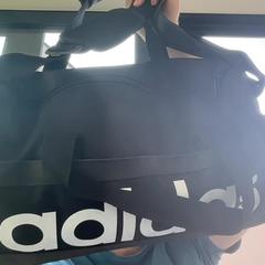 Táska Zwart adidas, amint azt Regio Limburg - Leuven az iLost segítségével jelentette.