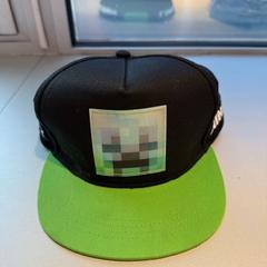 Boné de baseball, como reportado por Madurodam utilizando o iLost