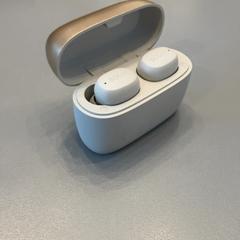 Ohrhörer Solix, gemeldet von MEININGER Hotel Amsterdam Amstel über iLost