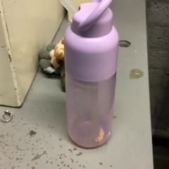 İLost kullanarak Artis tarafından bildirildiği gibi Şişe Kleine roze / paarse fles