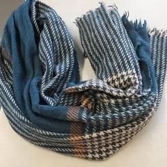 Kleding - sjaal blauw, amint azt Centraal magazijn az iLost segítségével jelentette.