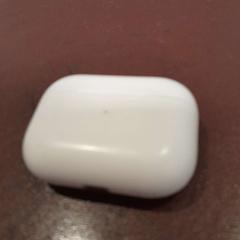 حافظة airpods blanc، كما تم الإبلاغ عنه بواسطة TCL عبر iLost