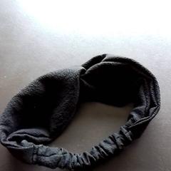 Fita para cabelo, como reportado por Apenheul utilizando o iLost