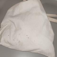 Táska -stoffen draagtas, amint azt Centraal magazijn az iLost segítségével jelentette.