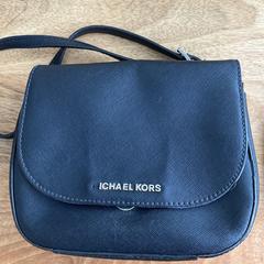 Black Purse and wallet with documents, as reported to iLost