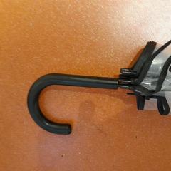 Parapluie transparent et noir, a été signalé par TCL utilisant iLost