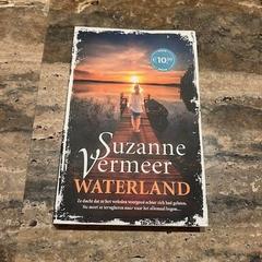 책 Boek van Suzanne vermeer, iLost를 사용하여 Van der Valk Spier-Dwingeloo에 보고됨