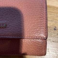 Wallet, as reported by Designer Outlet Roermond using iLost