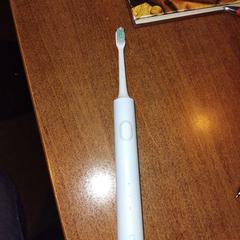 ブラシ white electric toothbrush がiLostで Leonardo Hotel Amsterdam Rembrandtpark によって報告されました