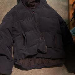 Dzseki Blue, amint azt KABUL à GoGo / Teatro az iLost segítségével jelentette.