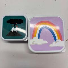 Lunch box regenboog/vulkaan, as reported by Avonturenpark Hellendoorn using iLost