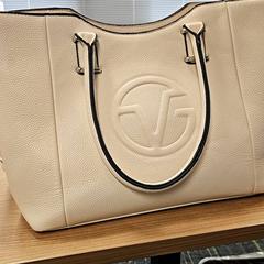 핸드백 Beige kleur handtas leer, iLost를 사용하여 Connexxion Noord Holland Noord Hoorn에 보고됨