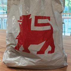 Saco de plástico, como reportado por Vrije Universiteit Brussel (VUB) utilizando o iLost