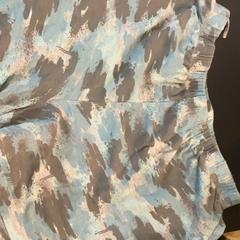 Pantalons Camo, a été signalé par MEININGER Hotel Berlin Central Station utilisant iLost