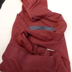Kleding - Hoodie, a été signalé par Centraal magazijn utilisant iLost