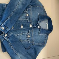 Jaqueta Kinder Jeans Blau, segons ha informat Movie Park Germany mitjançant iLost