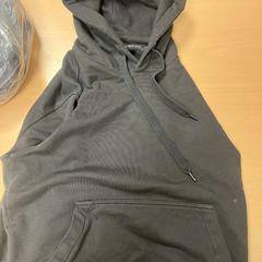 Sudadera zwart, ha sido reportado por DoubleTree by Hilton Rotterdam Centre con iLost