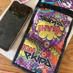 Wallet and Phone, amint azt az iLostnak jelentették.