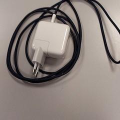 Oplader laptop Wit, as reported by Vrije Universiteit Amsterdam using iLost