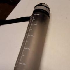 Bottiglia d'acqua, come riportato da Qbuzz ZHN utilizzando iLost