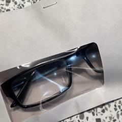 안경 Black, iLost를 사용하여 MEININGER Hotel Berlin "Mitte" Humboldthaus에 보고됨