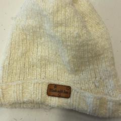 قبعة صغيرة، كما تم الإبلاغ عنه بواسطة Het Amsterdamse Winterparadijs عبر iLost