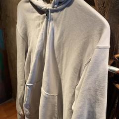 Sweat White cotton, a été signalé par Club Nyx/Exit Café utilisant iLost