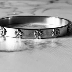 Gouden armband, jak bylo nahlášeno na iLost