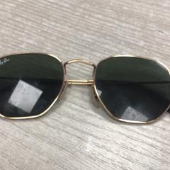 Gafas de sol, ha sido reportado por Hotel van der Valk Maastricht con iLost