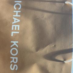 Purchase michael kors, ha sido reportado por Designer Outlet Roermond con iLost
