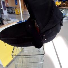 Couffin, come riportato da IKEA Rouen Tourville-La-Rivière utilizzando iLost