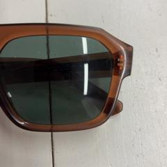 Ulleres de sol, segons ha informat GVB mitjançant iLost