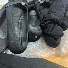 Dámská obuv pair of, jak nahlášeno Sheraton Brussels Airport Hotel pomocí iLost