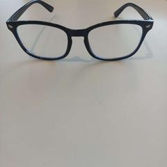 안경 Zwart,  kunststof, iLost를 사용하여 Arriva Limburg Zuid에 보고됨