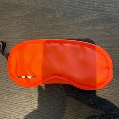 Slaapmasker Oranje, amint azt Van der Valk Hotel Amsterdam-Amstel az iLost segítségével jelentette.