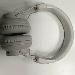 Headphones, as reported by Regio West-Vlaanderen using iLost