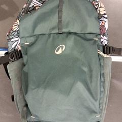 Bolsa & Mochila Groen met bloemenprint, ha sido reportado por Breng Nijmegen con iLost