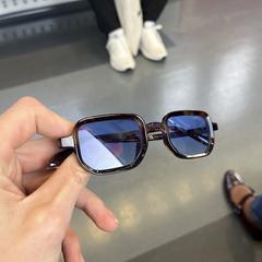 Sunglasses, segons s'ha informat a iLost