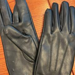 Gloves, as reported by Regio Oost-Vlaanderen using iLost