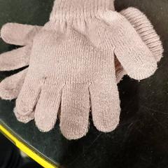 İLost kullanarak IKEA Lille tarafından bildirildiği gibi Çocuk eldivenleri Rose