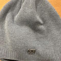 Gorro grijs NY logo, ha sido reportado por VITAZ campus Sint-Niklaas con iLost