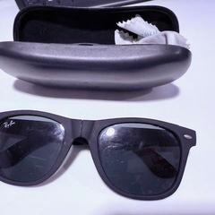 Gafas de sol black, in a case, segundo informou TU/e - Receptie Atlas usando iLost