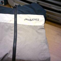 Jacket, as reported by Bobbejaanland using iLost