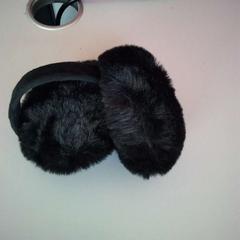 Fülvédők, amint azt Twisto az iLost segítségével jelentette.