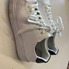 靴 がiLostで Het Amsterdamse Winterparadijs によって報告されました