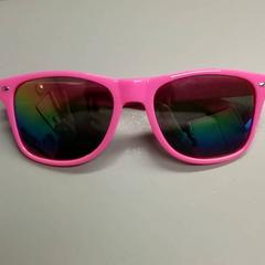 Sunglasses Roze, as reported by Burgers' Zoo using iLost