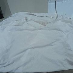 シャツ Wit がiLostで Van der Valk Hotel Schiphol によって報告されました