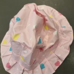 Hoedje kinderhoedje, roze, happy, hartjes がiLostで Van der Valk Hotel Breukelen によって報告されました