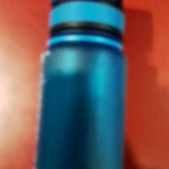 Bottiglia d'acqua, come riportato da Apenheul utilizzando iLost