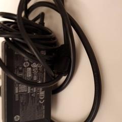 Hp oplader Zwart, iLost를 사용하여 HvA Amstelcampus에 보고됨